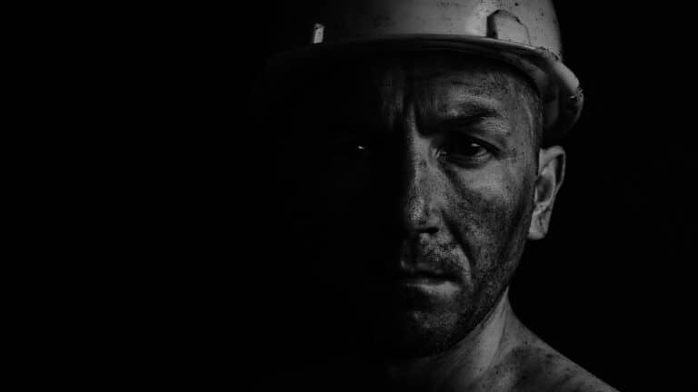 Шахтеры получают почти в четыре раза меньше нефтяников в Казахстане