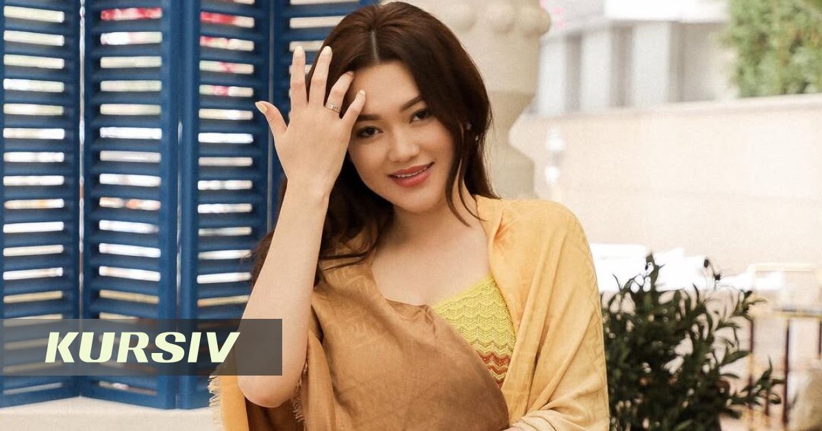 Порно жұлдыз Никки Андерсонның суреті Интернеттегі ерлі-зайыптыларға арналған ұйықтау позициялары