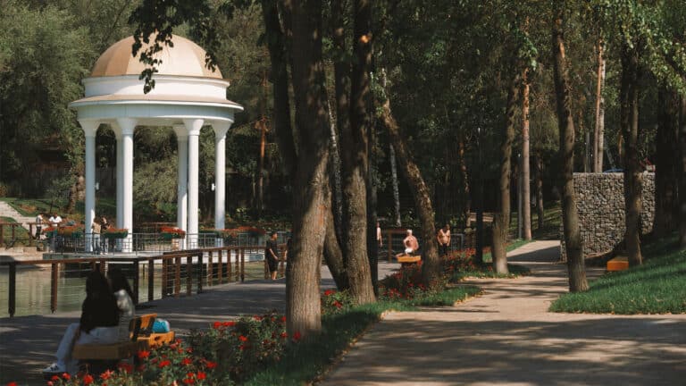 Алматинцам официально представили обновленный «впервые за 20 лет» Терренкур