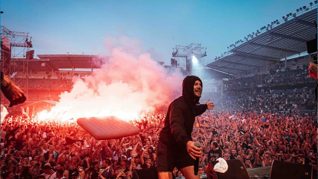 Концерт выступающего в Алматы Макса Коржа обернулся беспорядками