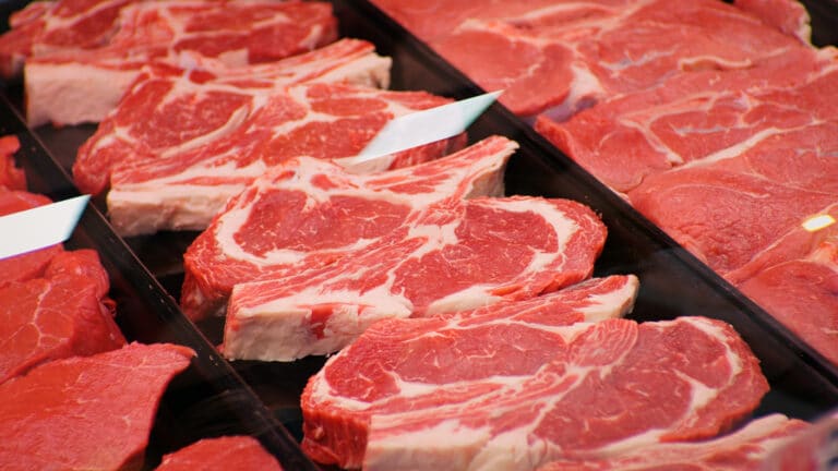 В Казахстане бизнес не может найти мясо по доступной цене