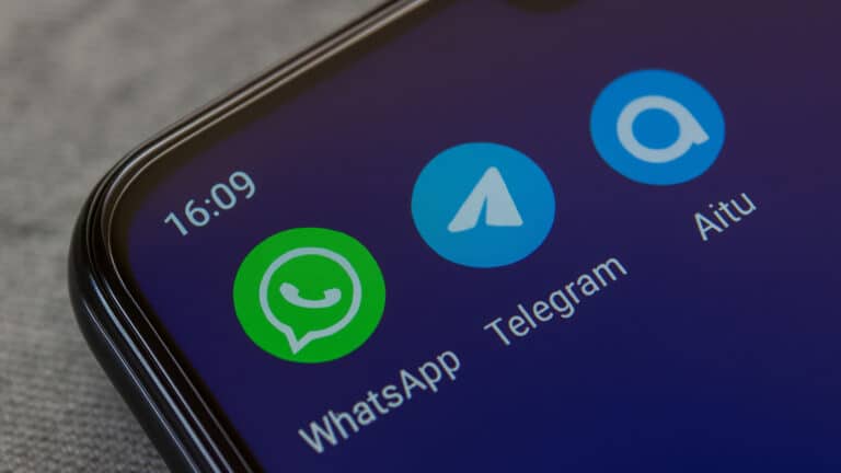 Мемқызметкерлерге WhatsApp пен Telegram-ды пайдалануға шектеу бола ма?