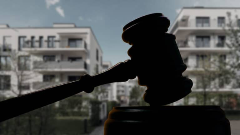 Казахстанец отсудил 58 млн тенге у компании, из-за которой прогорели десятки граждан