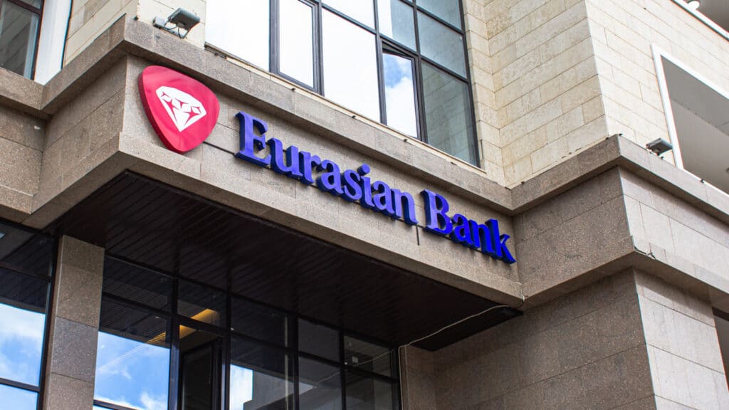 Топ-менеджеры Евразийского банка заработали 1 млрд тенге на фоне спора акционеров