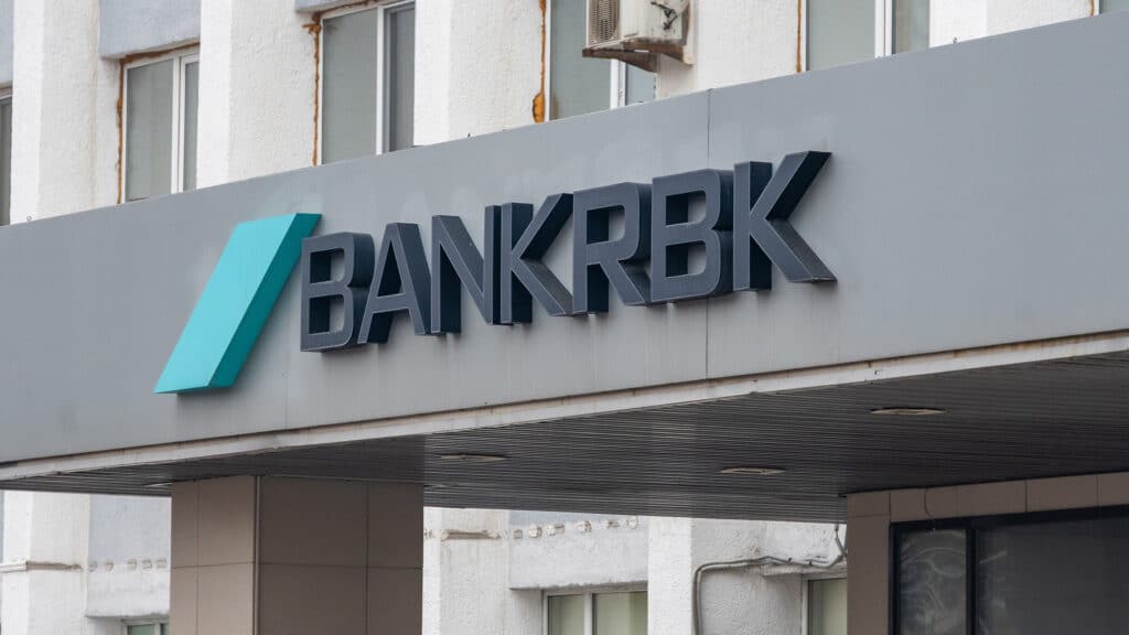 Зарплаты топ-менеджеров Bank RBK растут в 4 раза быстрее, чем доходы банка