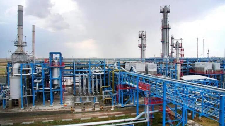 Работающий на нефти из РФ казахстанский НПЗ получил миллиардные убытки