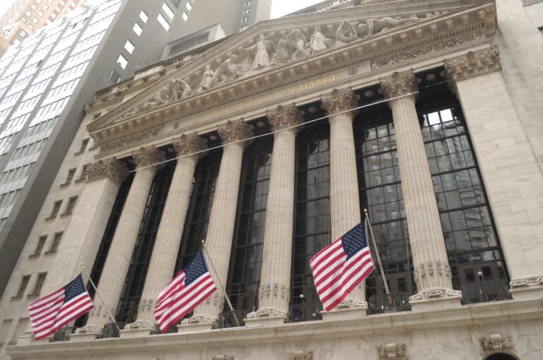 Главное к утру: инфляция в США, новые IPO, аномальный рост Paramount