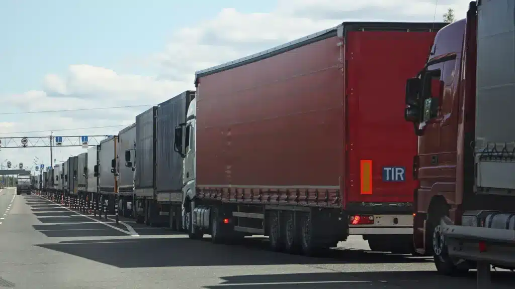 В Казахстан незаконно завезли 77 грузовиков на 740 млн тенге