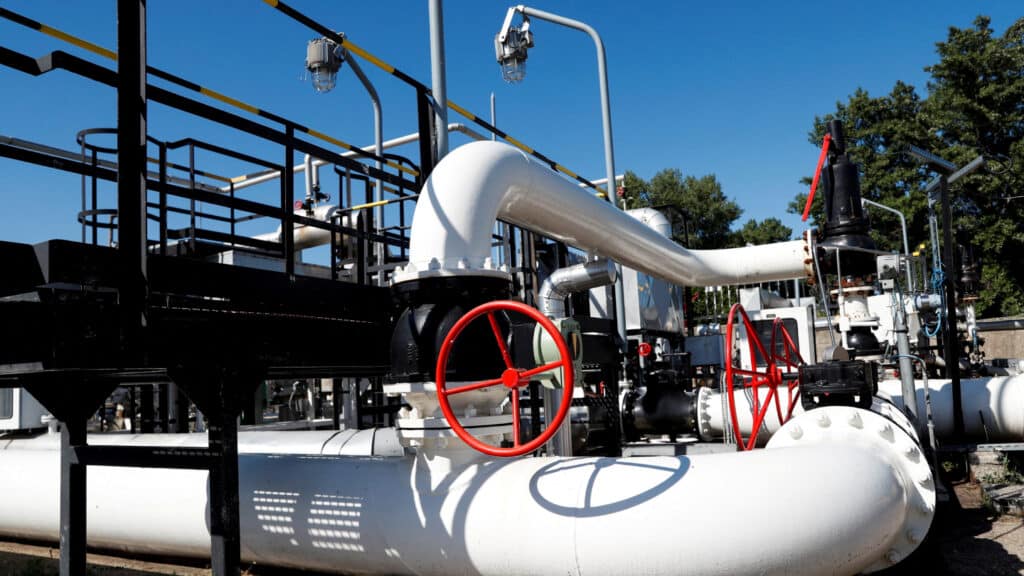 Казахстанская нефть продолжает идти по «Дружбе» в Германию, несмотря на атаки дронов