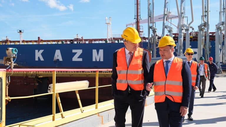 Казахстан начал поставлять нефть в Венгрию через Хорватию
