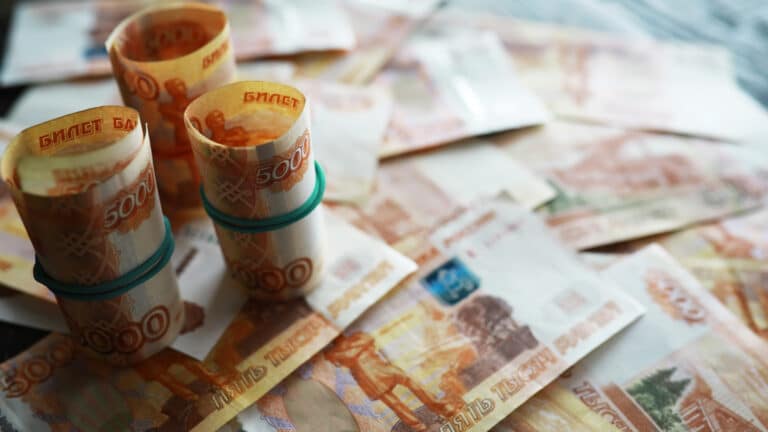 Тимур Сулейменов рассказал, стоит ли боятся накопления рублей в Казахстане