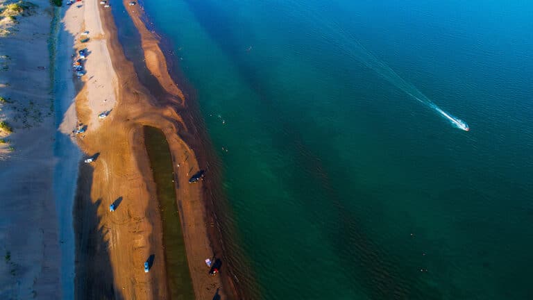 Частные заборы у Капчагайского водохранилища перекрыли доступ к воде