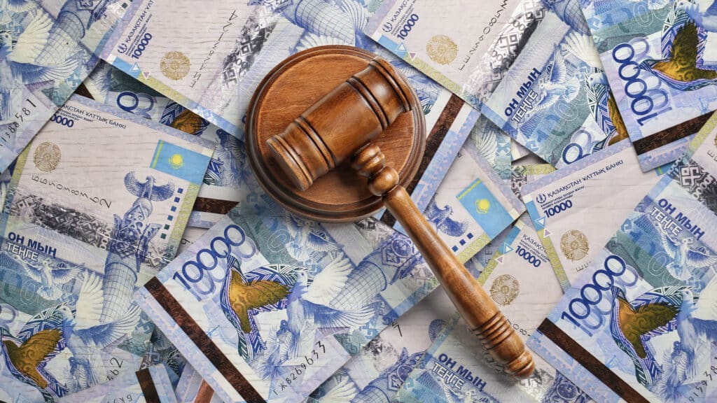 Судебных исполнителей уличили в сокрытии 20 млн тенге налогов