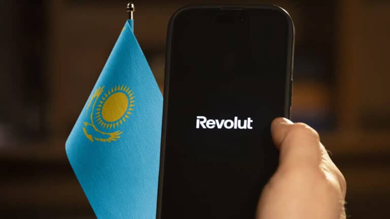 Россиянам будут блокировать счета в Revolut за переводы через Казахстан