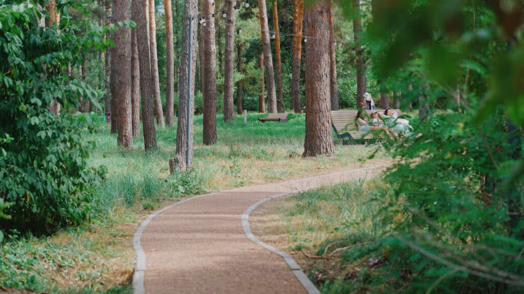 Ботанический сад Алматы: летний день вдали от шума