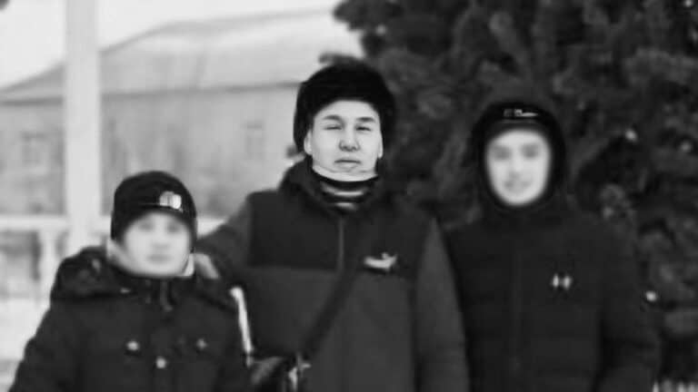 “Тонау, кісі өлімі, полицияның қатысы”: Қара жамылған қарағандылық отбасының оқиғасы