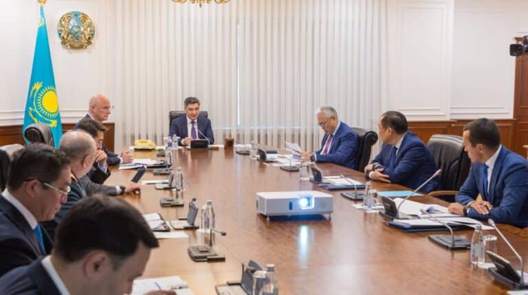 Бектенов екі комитет төрағасын жауапкершілікке тартуды тапсырды