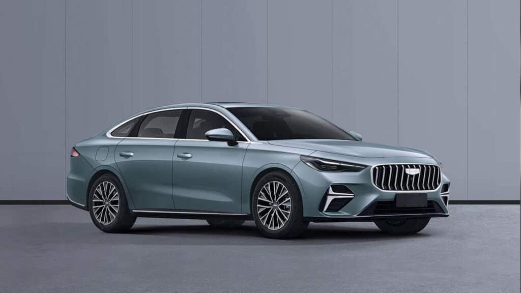 Новый Geely Emgrand с интерьером бизнес-класса показали на шпионских фото