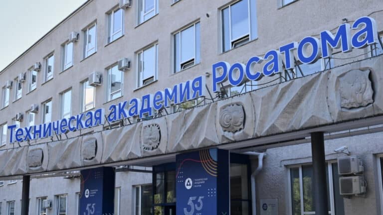 Росатом обучит 2 тыс. человек для эксплуатации первой АЭС в Казахстане