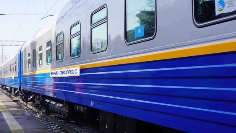 Поезд «КеруенЭкспресс» повезет туристов по городам Великого шелкового пути