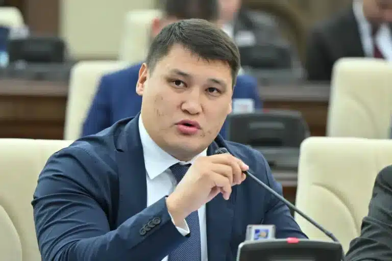 Берденов сотталушының «әйеліме қырындады» дегеніне пікір білдірді