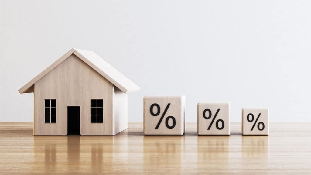 Банки массово отказывают казахстанцам в ипотеке на фоне снижения ставки