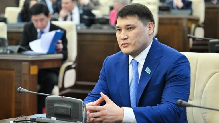 «Әйелің – жезөкше, балаң жетім қалады»: Жиембай Берденовтен қысым көргенін айтты