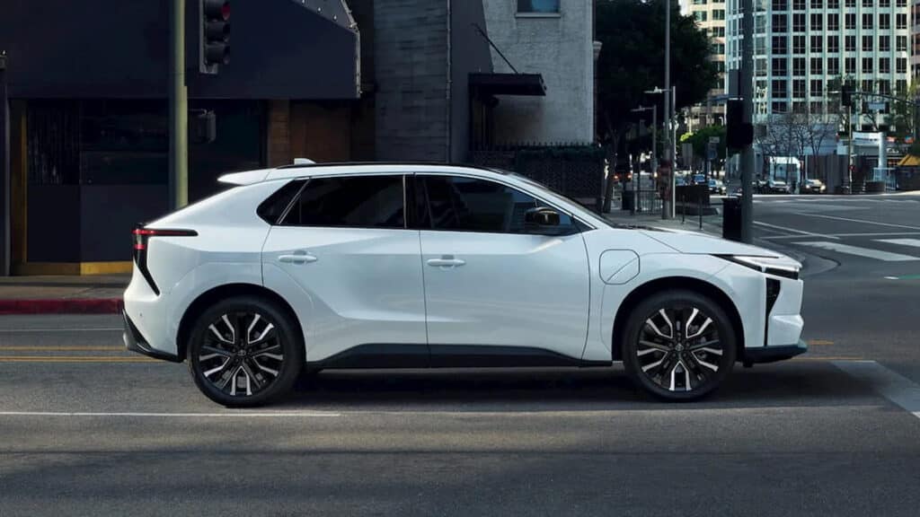 Toyota готовит к дебюту электрический Highlander