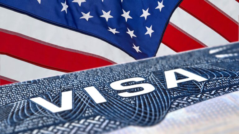 В США будут выдавать туристические визы под залог до $15 тыс.