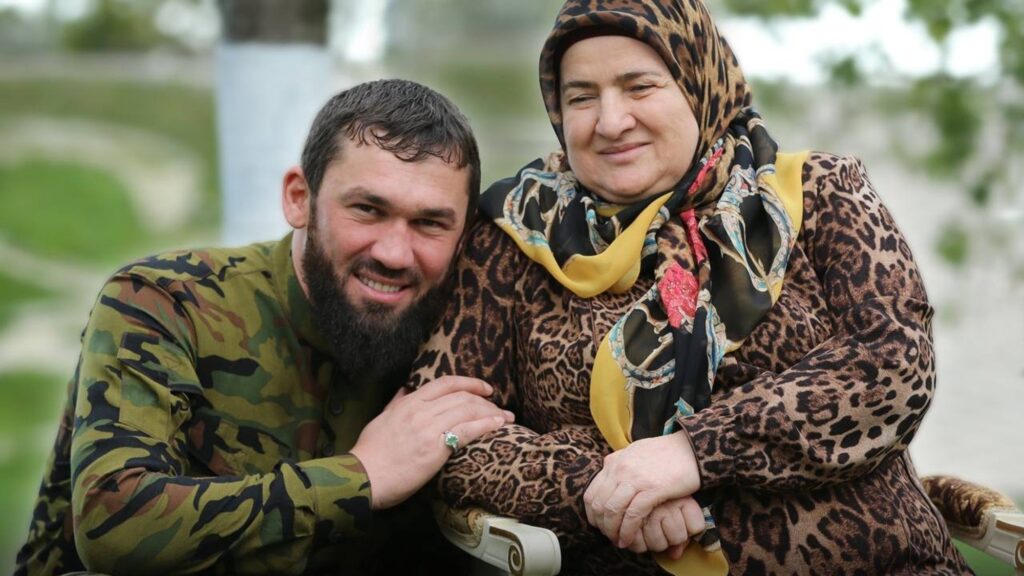 Рамзан Қадыровтың анасы украин өңіріне сіңірген еңбегі үшін орден алды