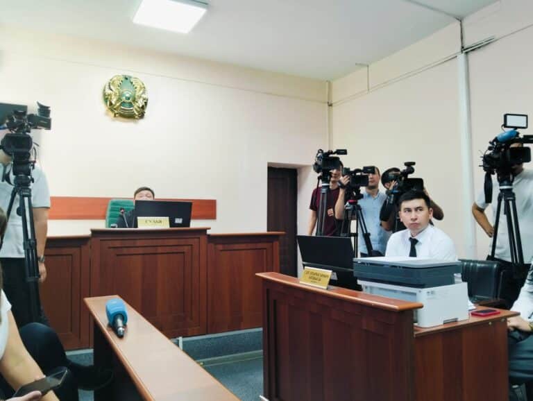Берденов ісі бойынша айыпталушы Ернар Жиембай қысым көргенін мәлімдеді