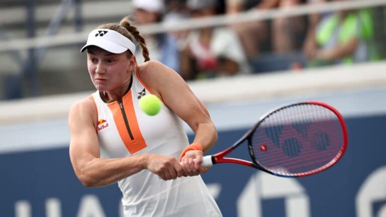Рыбакина победила королеву юниорок и вышла на чемпионку US Open-2021