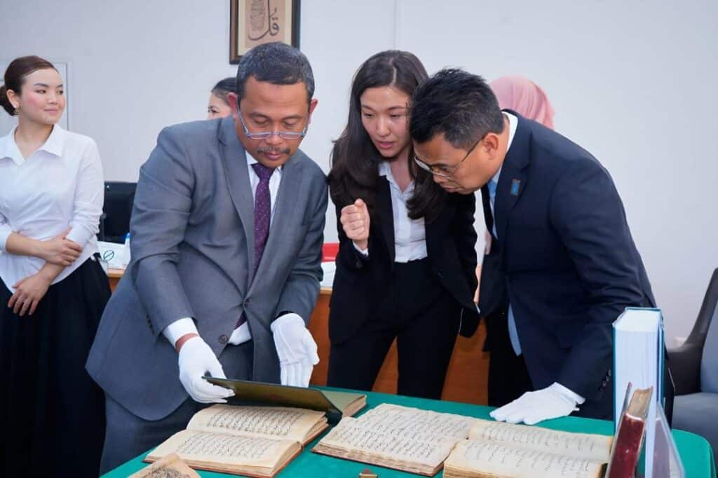 Труды аль-Фараби и Ясави могут перевести на малайский язык