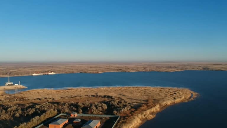 Красивое водохранилище в часе езды от Астаны