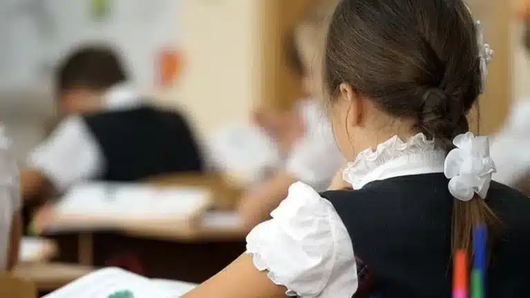 Енді ата-аналар балаларын басқа мектепке онлайн ауыстыра алады