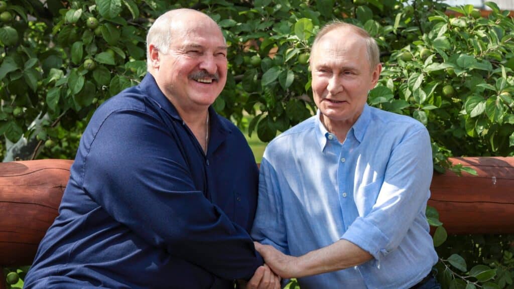 «Минскіге барам»: Трамп Лукашенкомен сөйлесті 