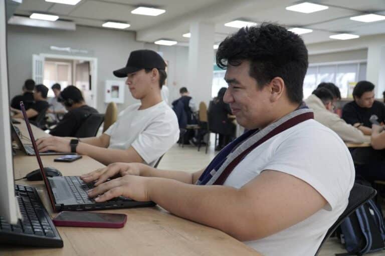 Decentrathon 4.0: Қазақстанның 20 қаласында ауқымды офлайн-хакатон өтеді