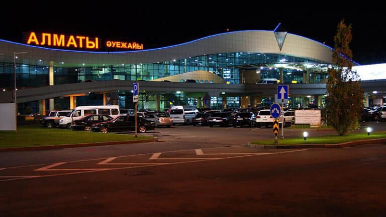 Алматы әуежайында шетелдіктен 3 келі есірткі табылды