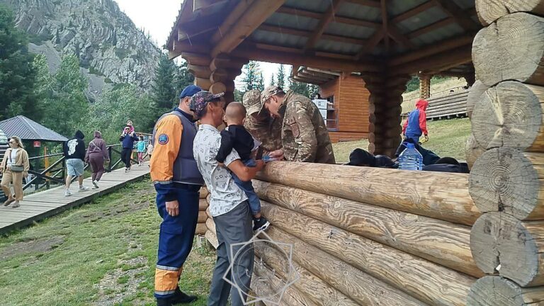 Пропавшего двухлетнего ребенка нашли живым в горах Алматинской области