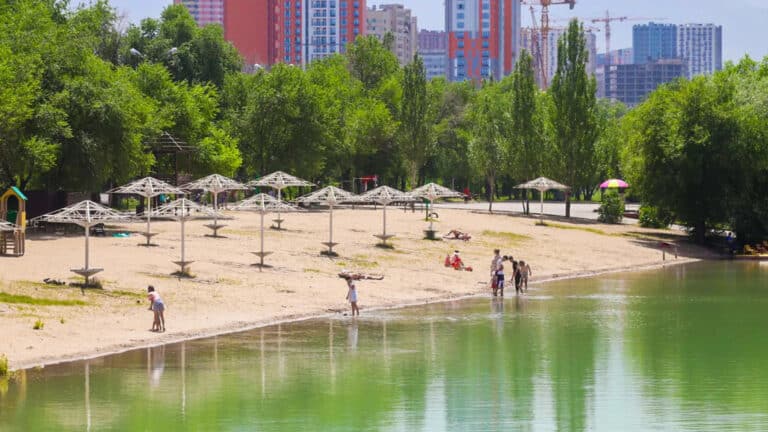 Алматы әкімдігі экс-депутаттың қызына тиесілі компанияны сотқа берді