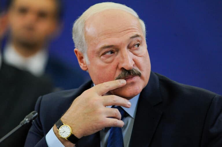 Трамп поговорил с Лукашенко по пути на встречу с Путиным на Аляске
