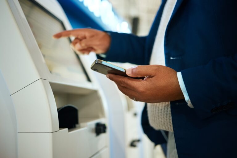 Полицейские не позволили жителю ЗКО перевести мошенникам 1,3 млн тенге