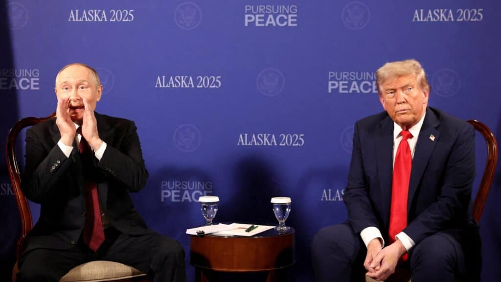 «Пайдасыз саммит»: Аляскада кездескен Трамп пен Путин келісе алмады