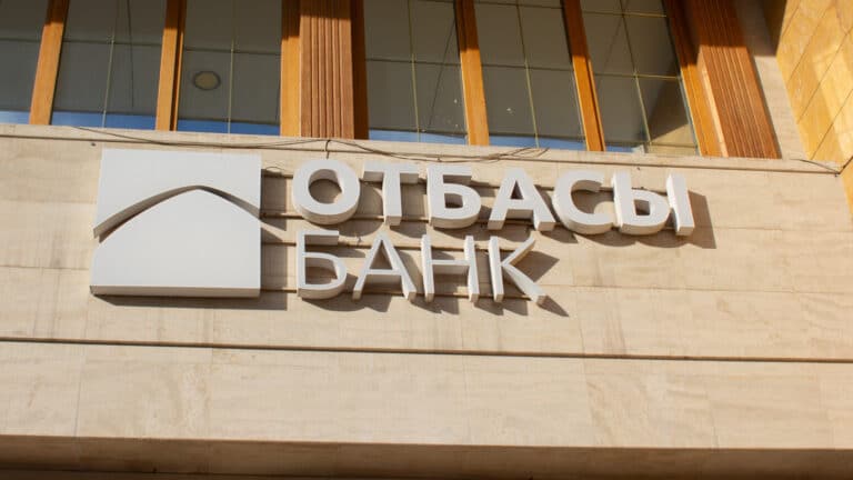 В приложении Отбасы банка будет недоступна оплата аренды и другие операции