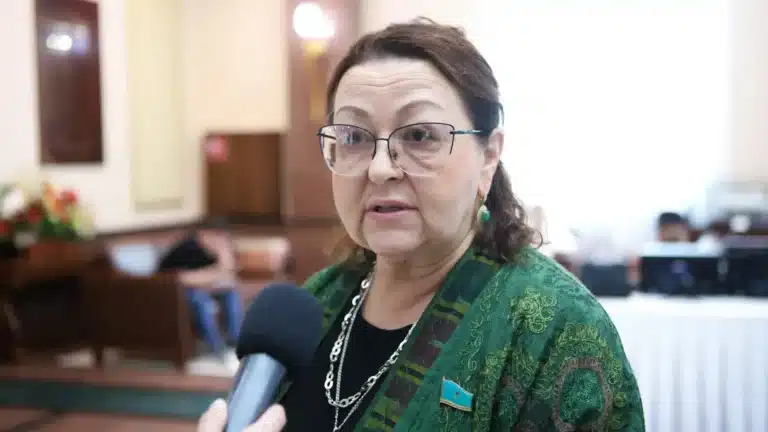 Смирнова высказалась об учителях, которые ругали подростка за внешний вид