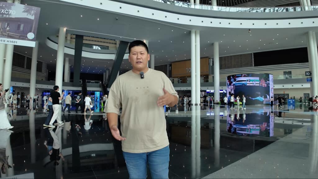 Поставщик машин из Китая показал новинки автосалона в Чэнду