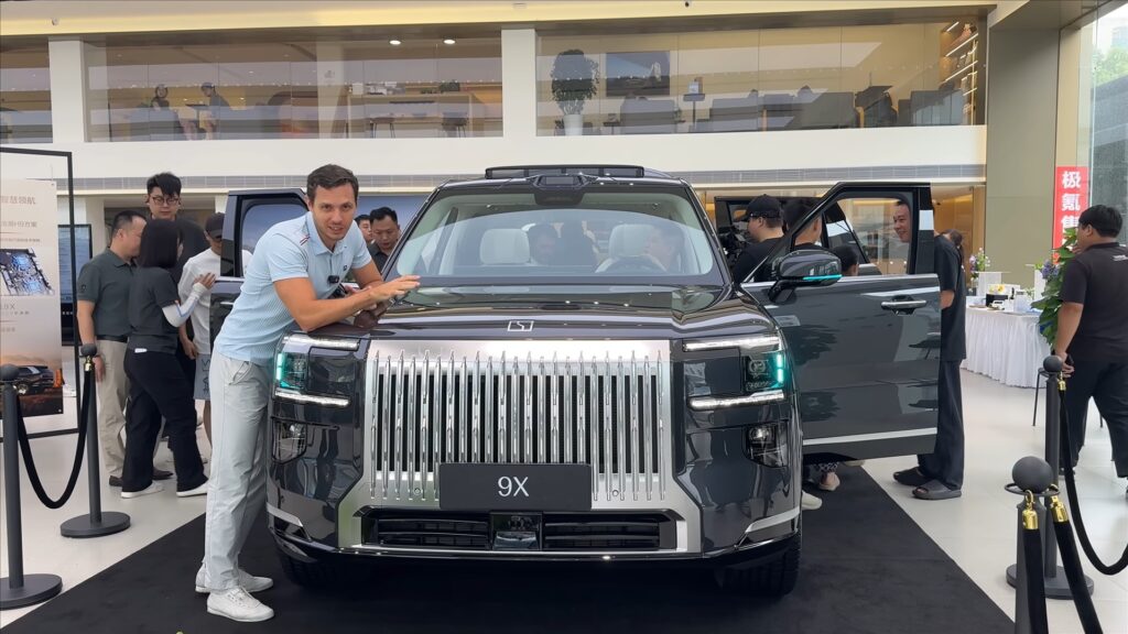 Интерьер нового Zeekr 9X за 43 млн тенге впечатлил автоблогера