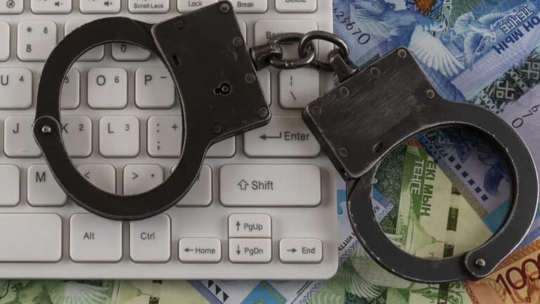 Депутат сообщил о хищениях 60 млрд тенге в системе ОСМС