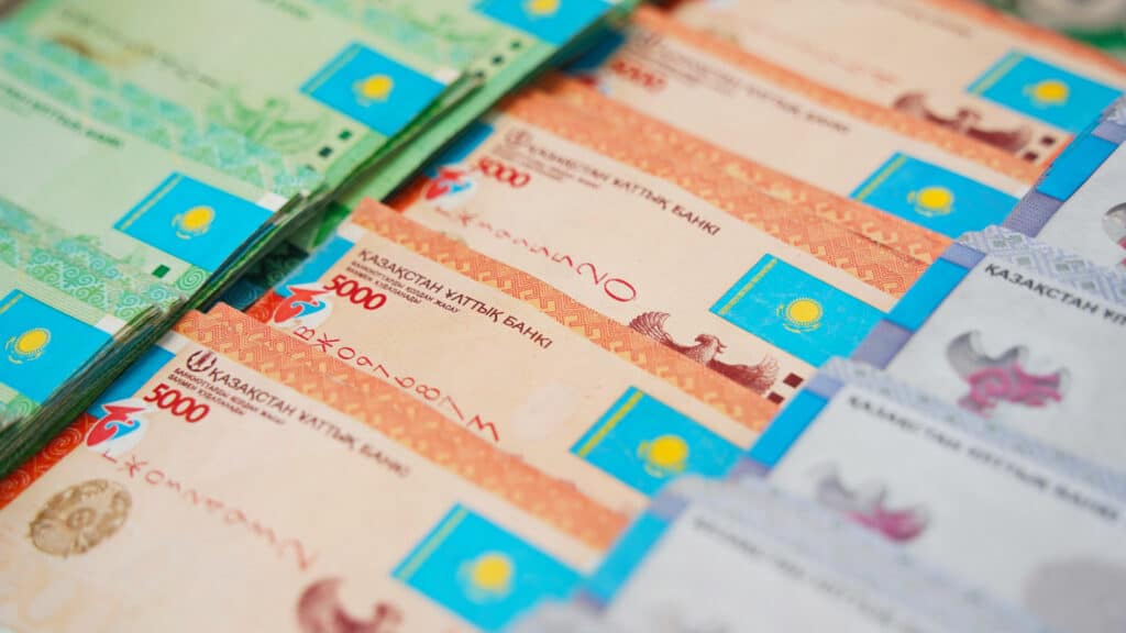 Депозиты казахстанцев в банках выросли в 460 раз