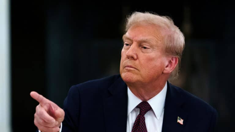 Trump moves to restore “Department of War” title
